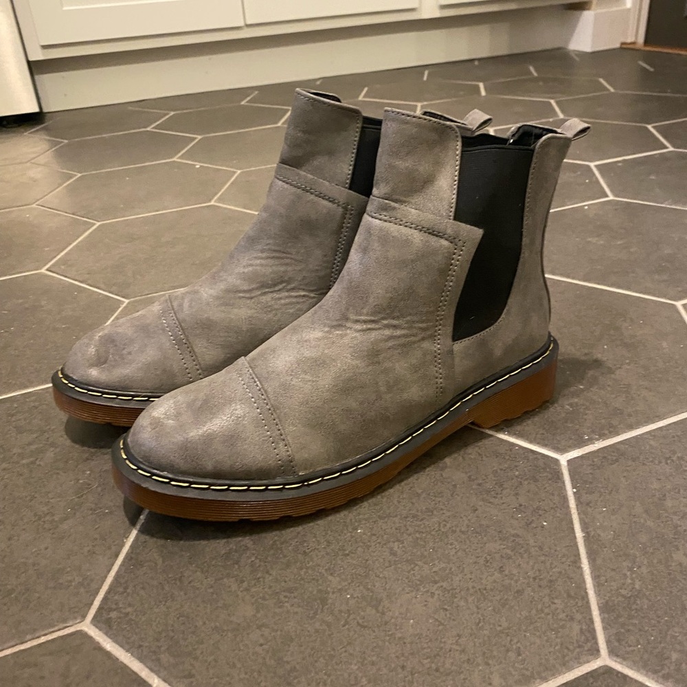 Women’s Boots Size 10